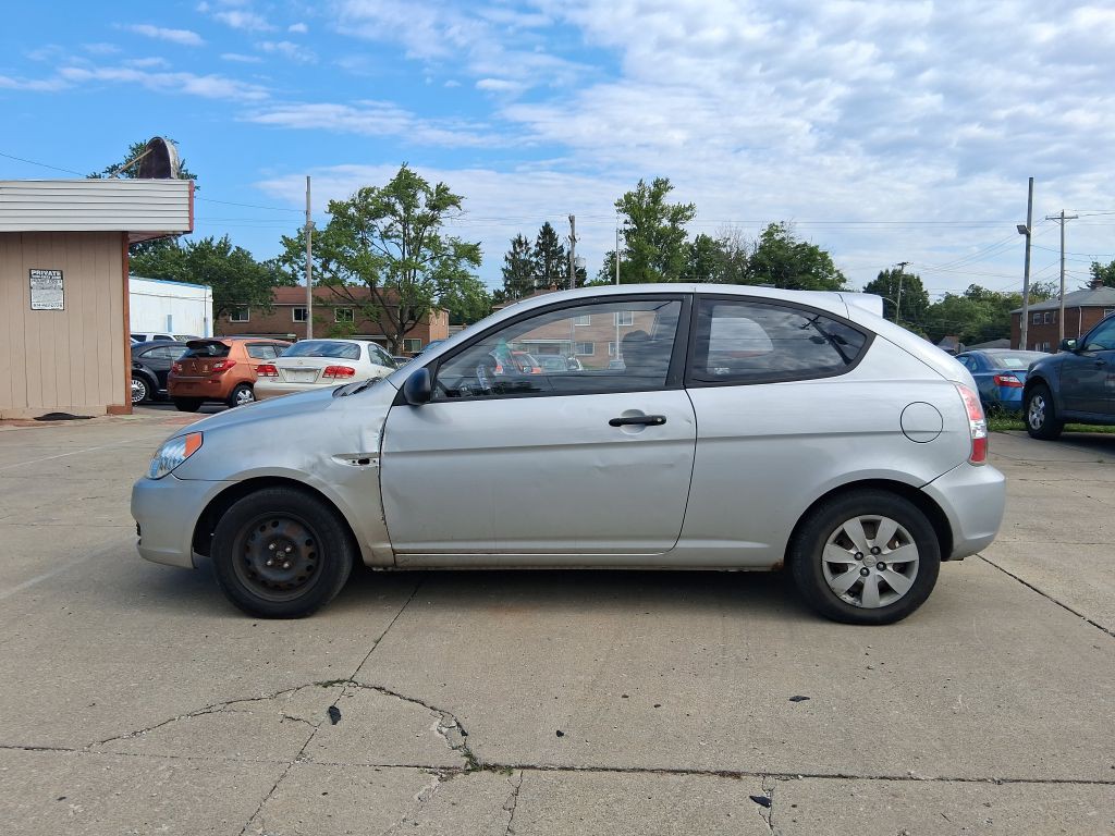 2009 Hyundai Accent Image 8