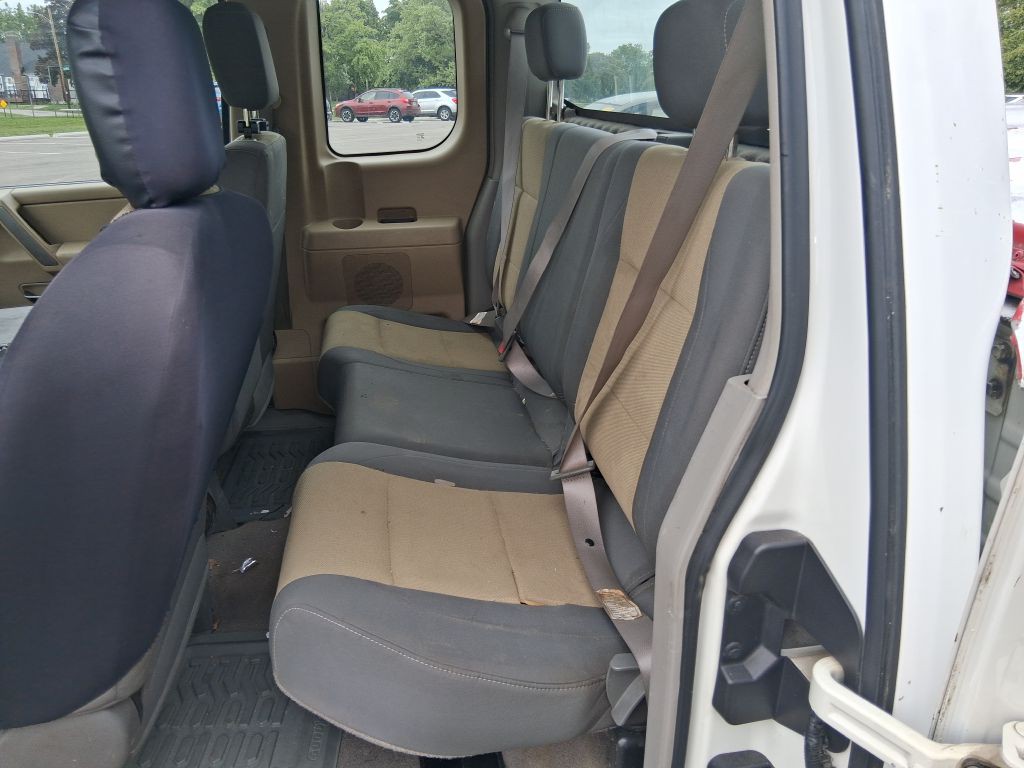 2004 Nissan Titan Image 12