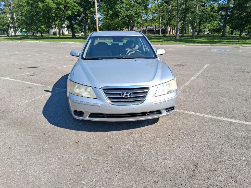 2009 Hyundai Sonata Image 2