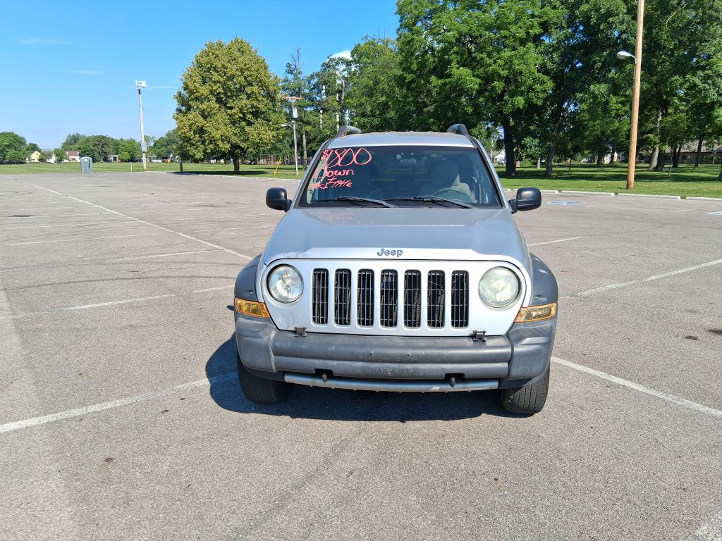 2005 Jeep Liberty Image 2