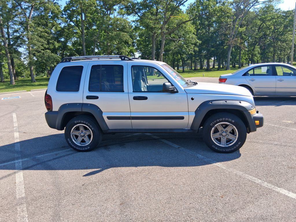 2005 Jeep Liberty Image 4
