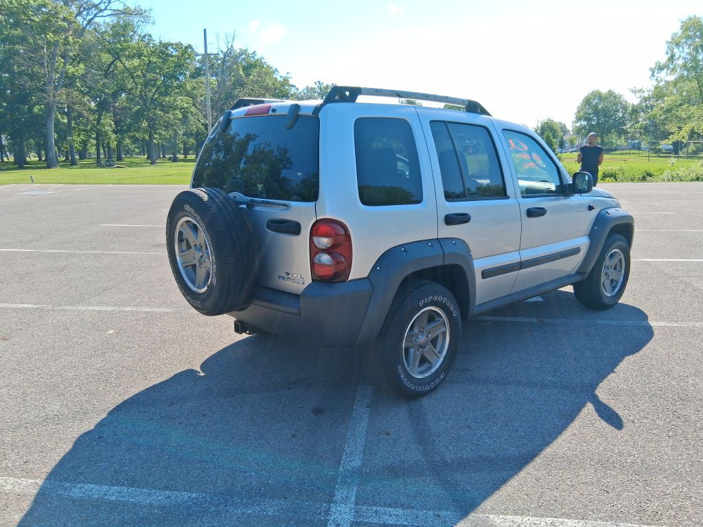 2005 Jeep Liberty Image 5