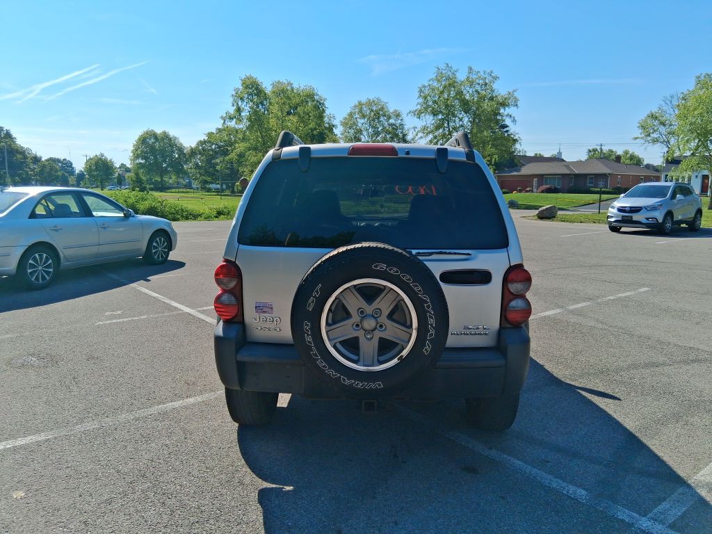 2005 Jeep Liberty Image 6