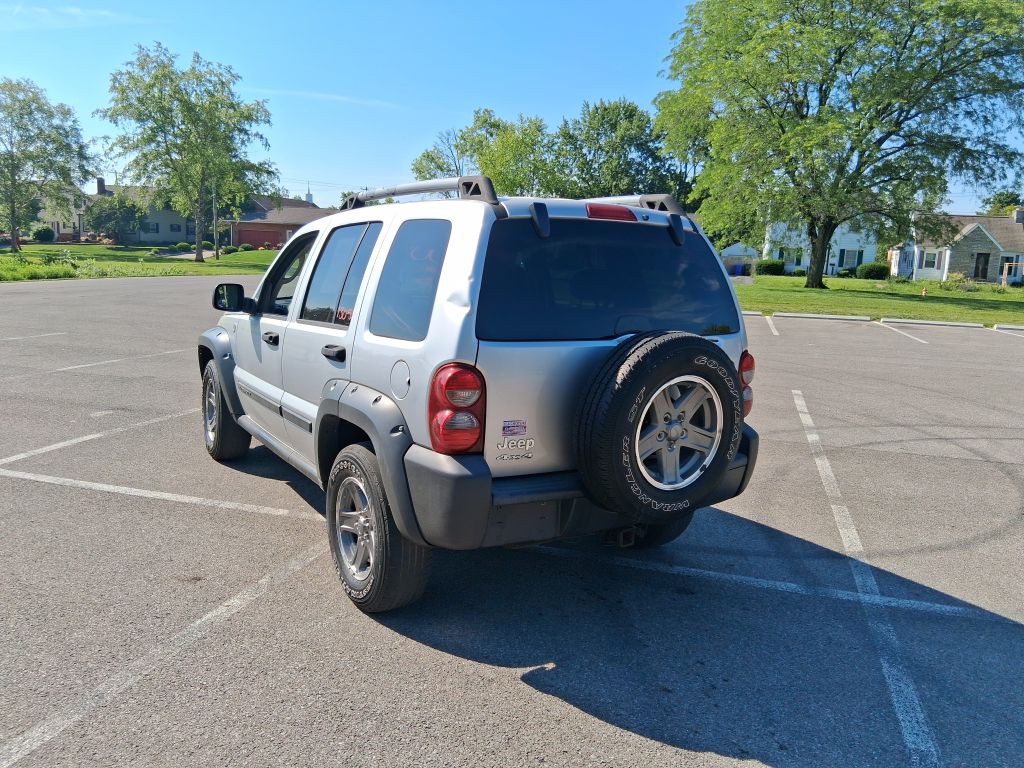 2005 Jeep Liberty Image 7