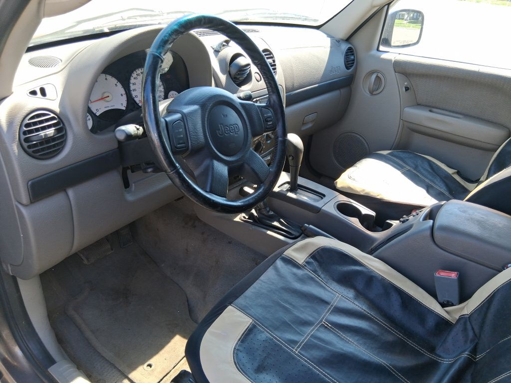 2002 Jeep Liberty Image 12