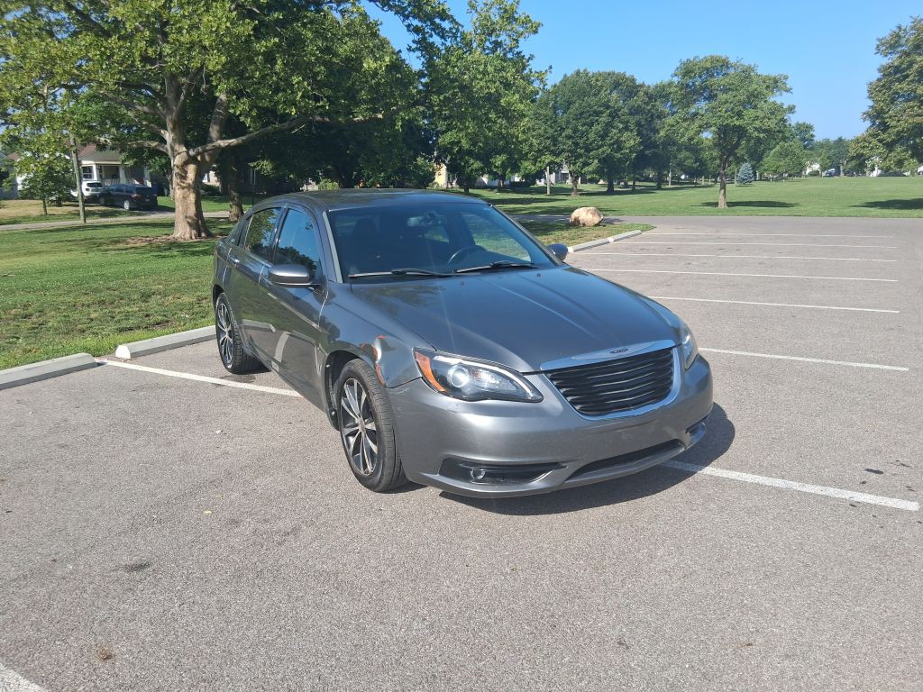 2013 Chrysler 200 Image 3
