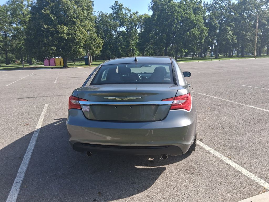 2013 Chrysler 200 Image 6