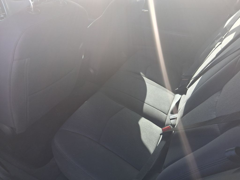 2013 Chrysler 200 Image 11