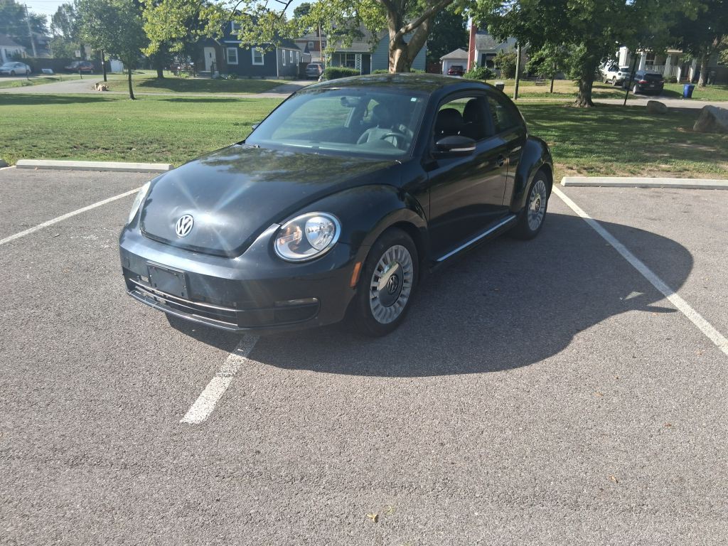 2013 Volkswagen Beetle Image 1