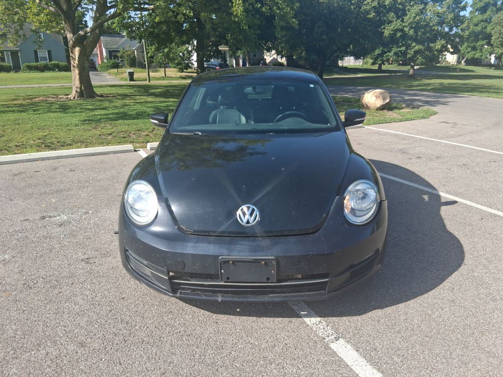 2013 Volkswagen Beetle Image 2
