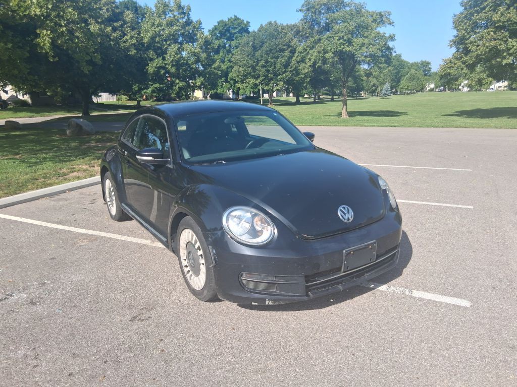 2013 Volkswagen Beetle Image 3