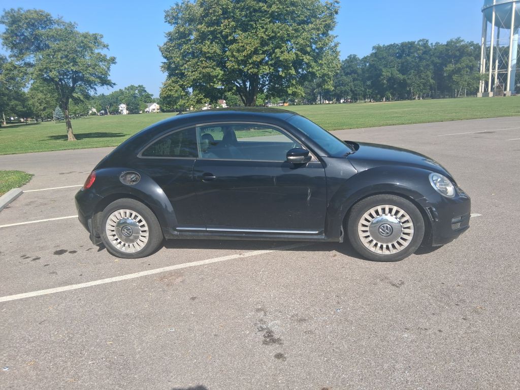 2013 Volkswagen Beetle Image 4