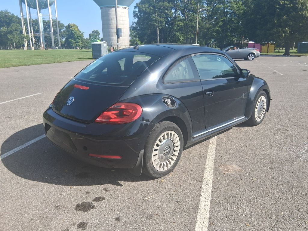 2013 Volkswagen Beetle Image 5