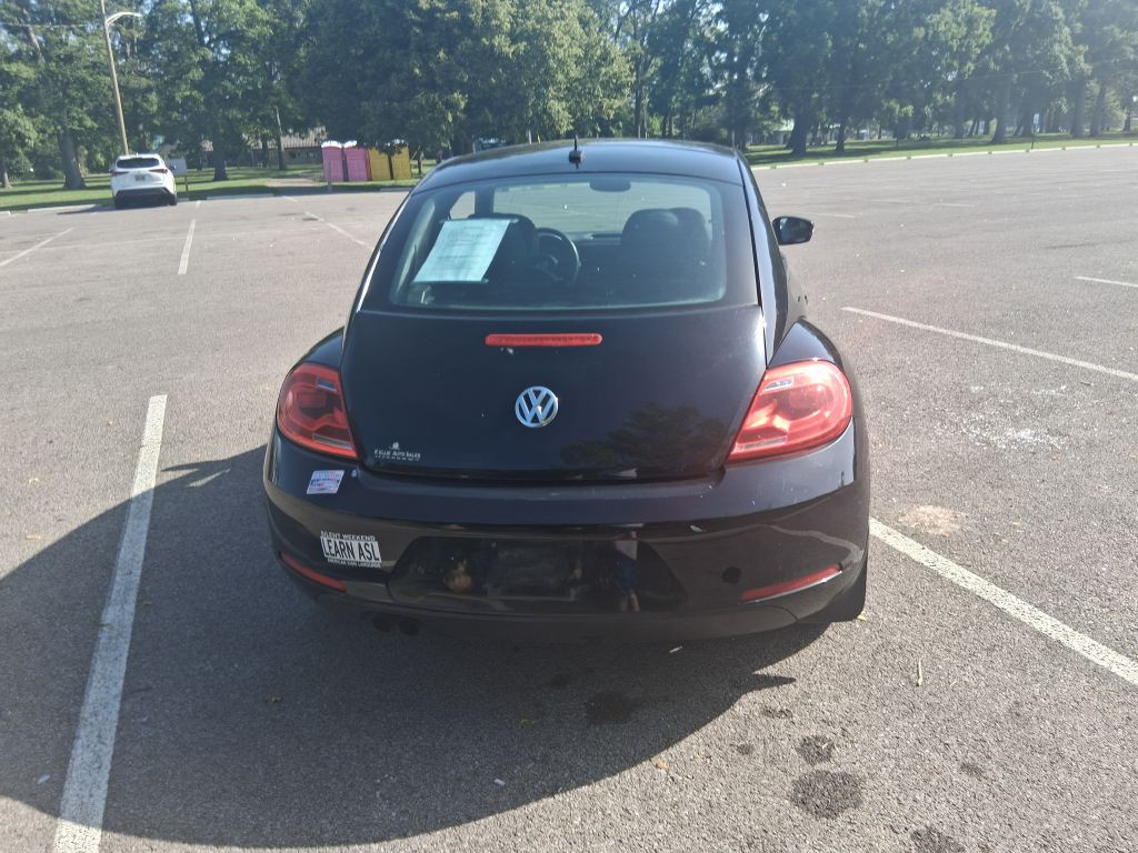 2013 Volkswagen Beetle Image 6