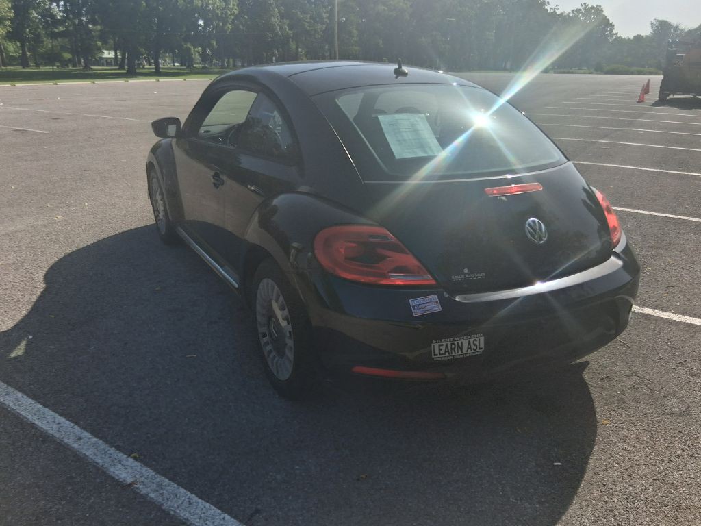 2013 Volkswagen Beetle Image 7