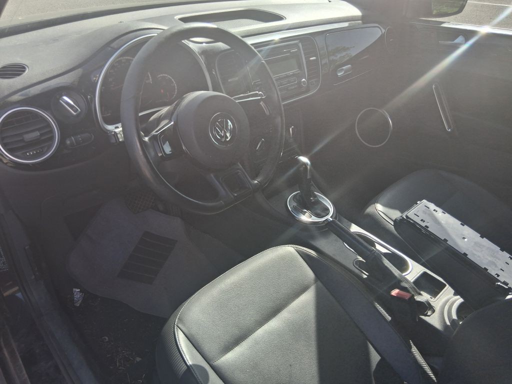 2013 Volkswagen Beetle Image 12