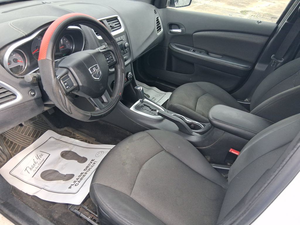 2011 Dodge Avenger Image 12