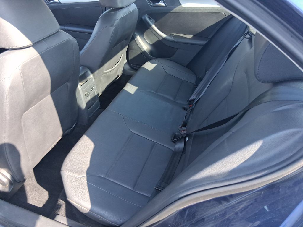 2011 Volkswagen Jetta Image 12