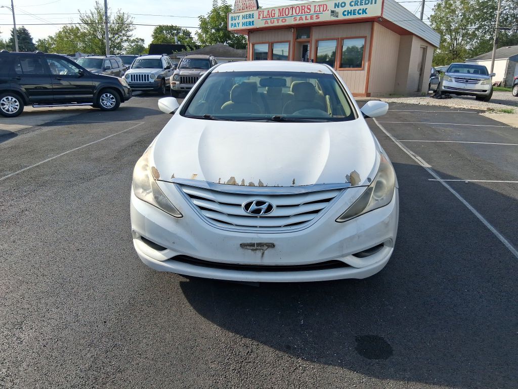2011 Hyundai Sonata Image 2