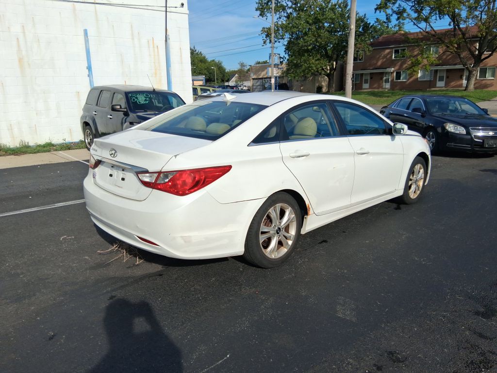 2011 Hyundai Sonata Image 5