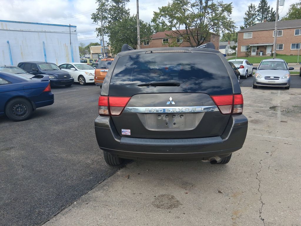 2011 Mitsubishi Endeavor Image 6