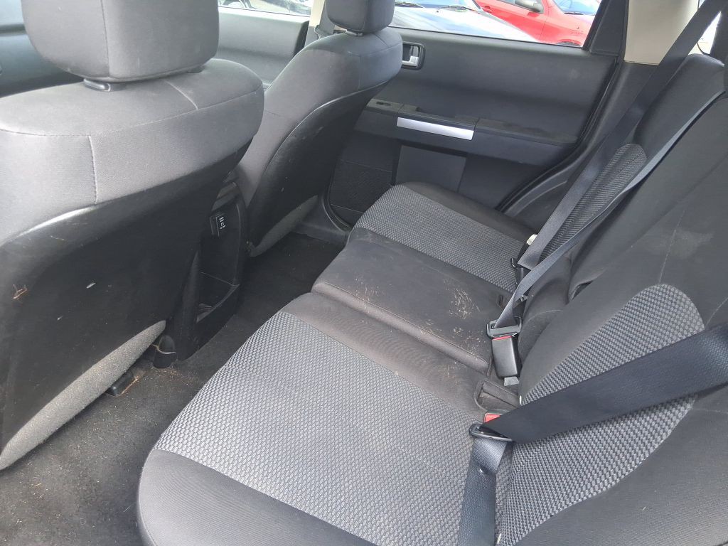 2011 Mitsubishi Endeavor Image 11