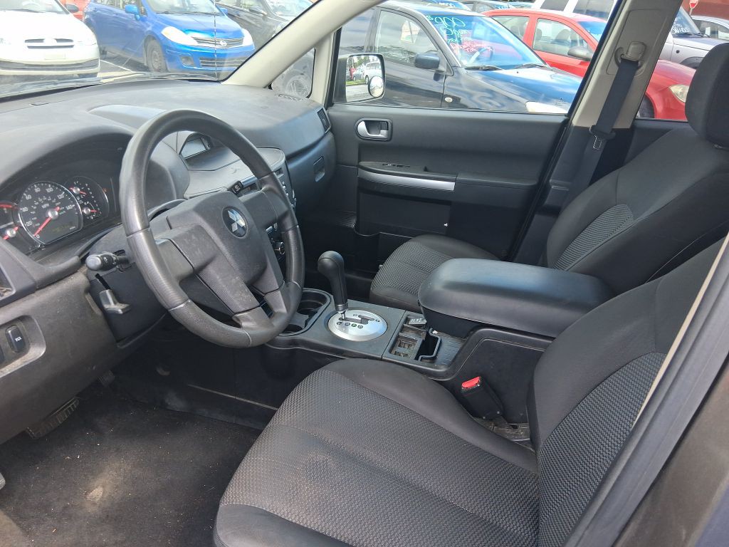 2011 Mitsubishi Endeavor Image 12