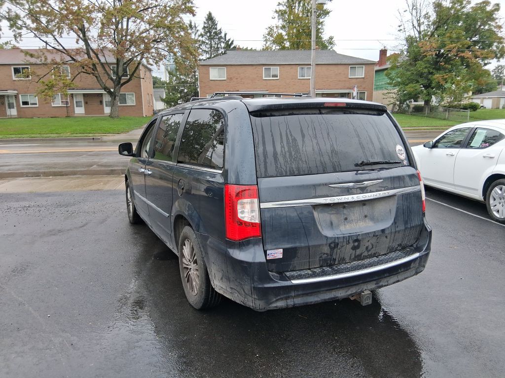 2014 Chrysler Town & Country Image 7