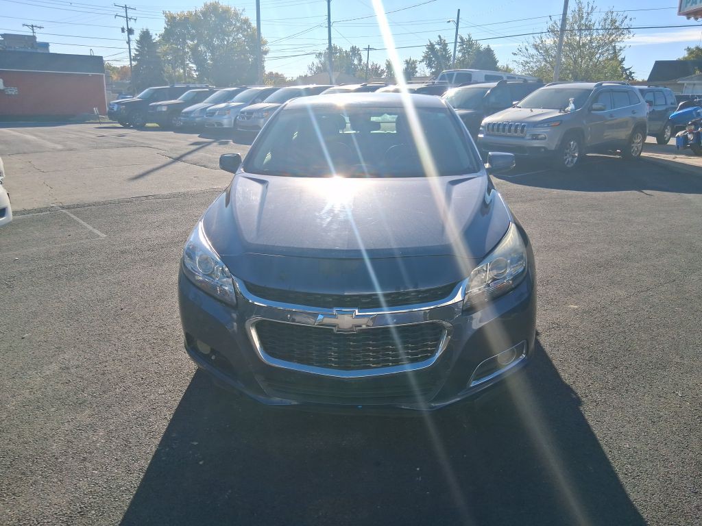 2015 Chevrolet Malibu Image 2