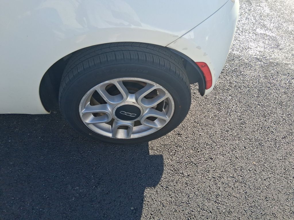 2013 FIAT 500 Image 9