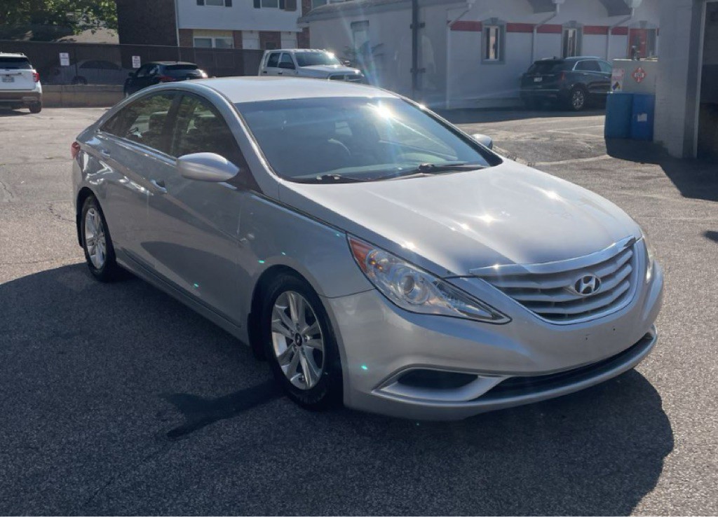 2011 Hyundai Sonata Image 1