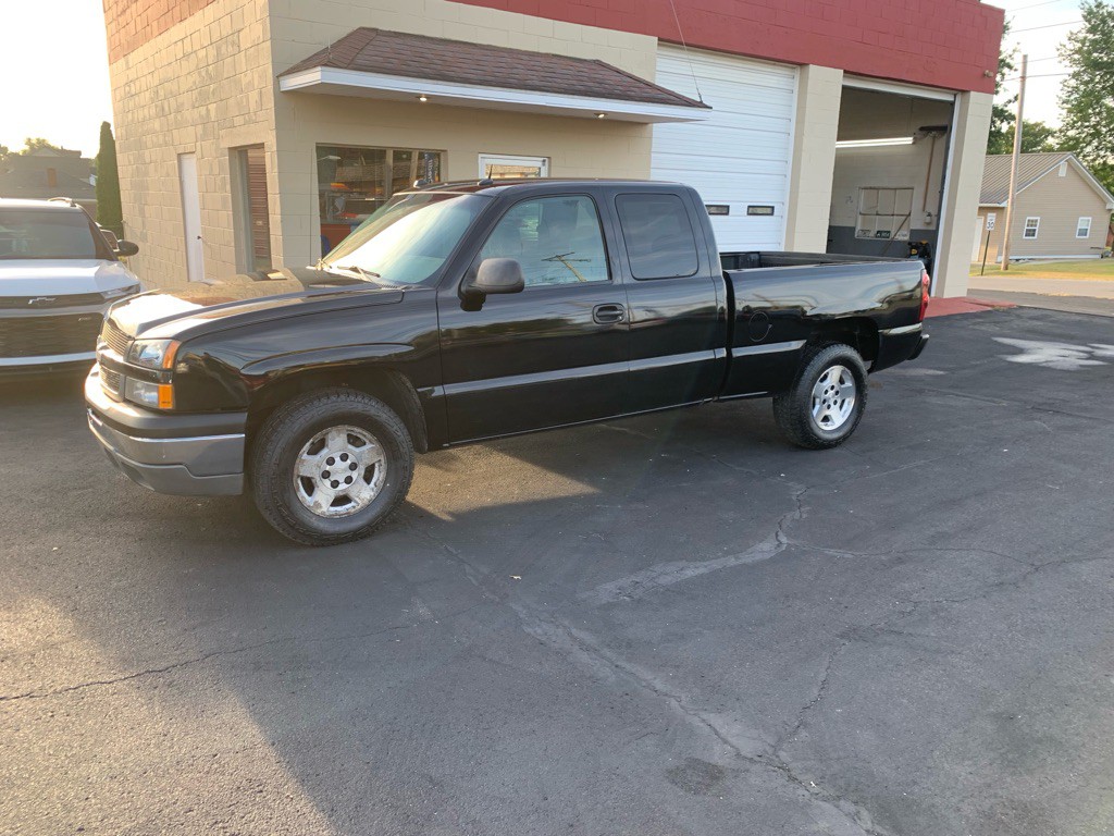 2004 Chevrolet Silverado 1500 Image 2