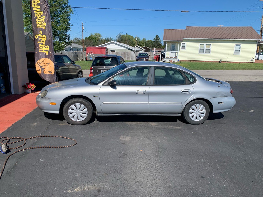 1999 Ford Taurus Image 1