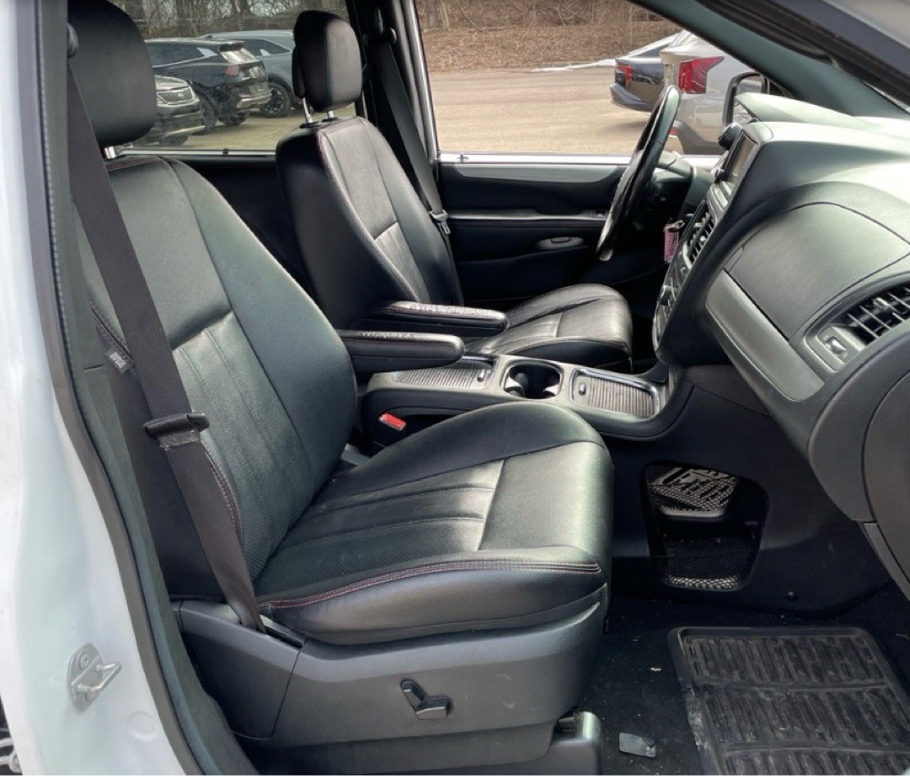 2018 Dodge Grand Caravan Image 2