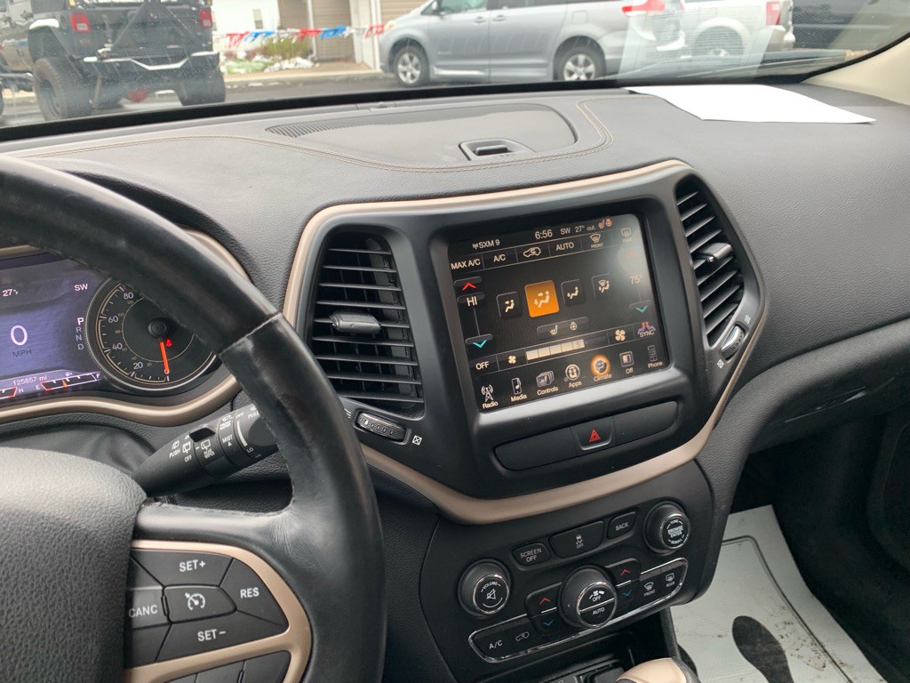 2017 Jeep Cherokee Image 12