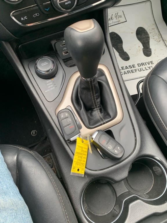 2017 Jeep Cherokee Image 14