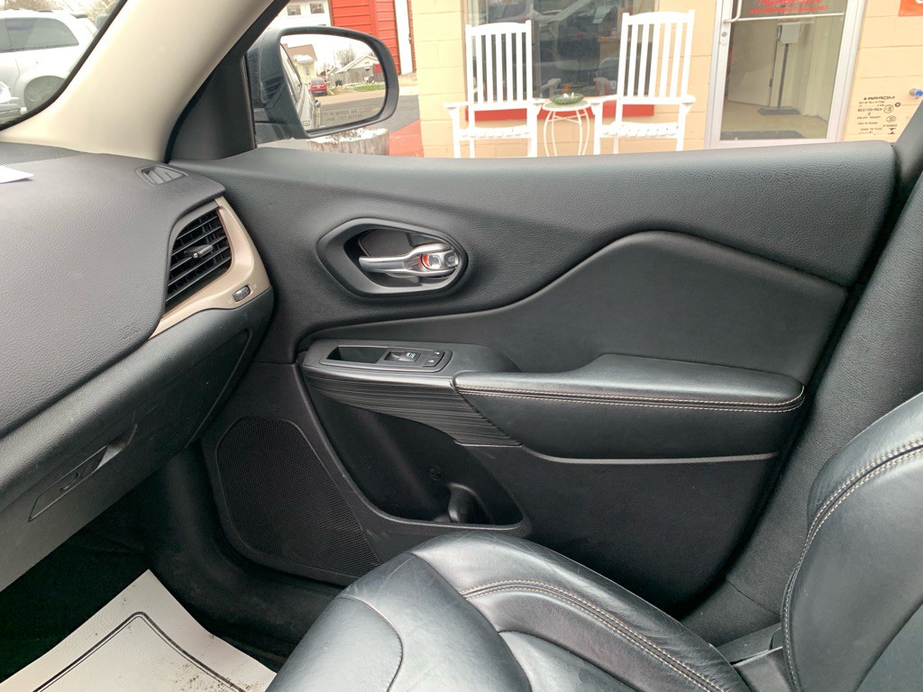 2017 Jeep Cherokee Image 16