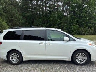 Image for 2015 Toyota Sienna XLE ID: 7449888