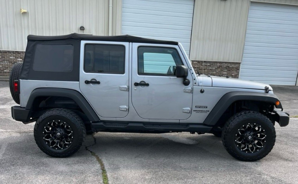 2016 Jeep Wrangler Unlimited Image 2