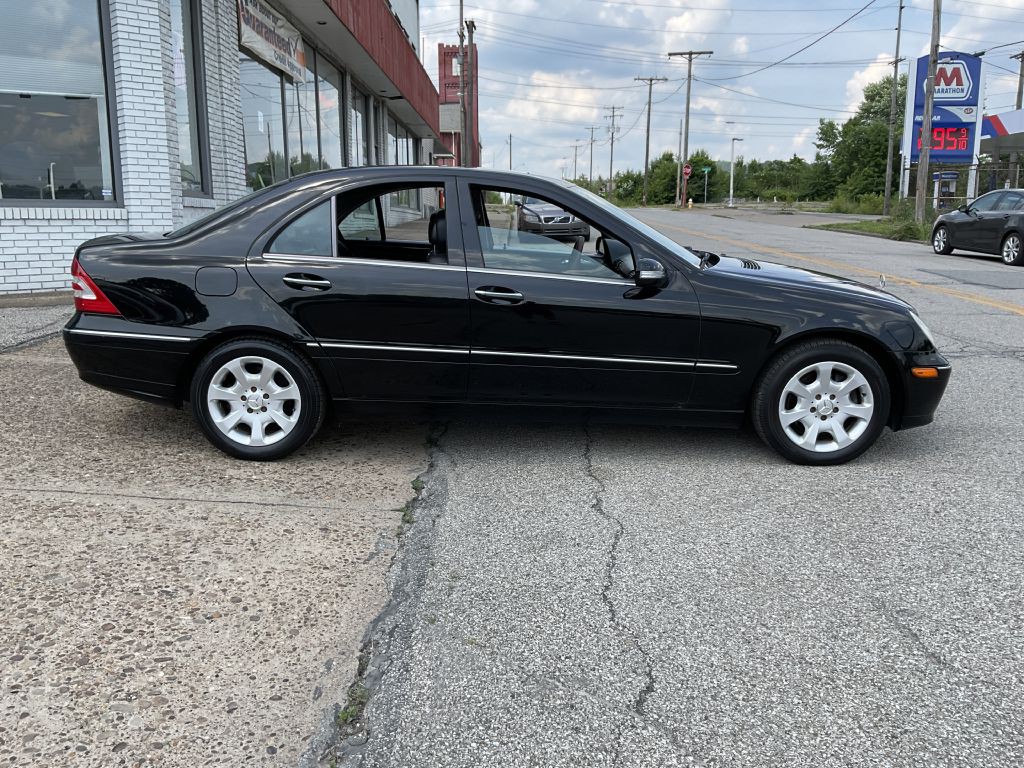2006 Mercedes-Benz C-Class Image 2