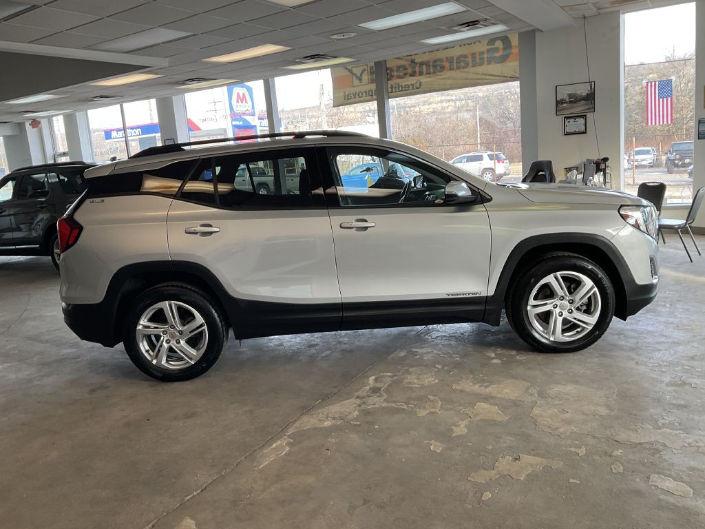 2018 GMC Terrain Image 2