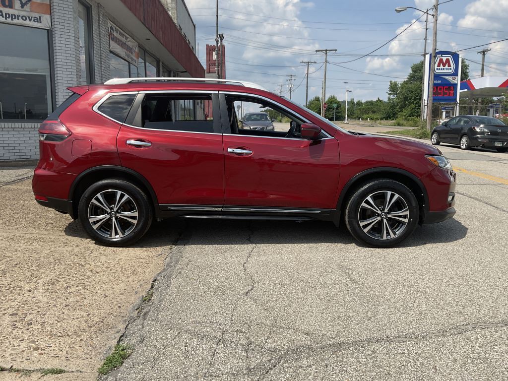 2018 Nissan Rogue Image 2
