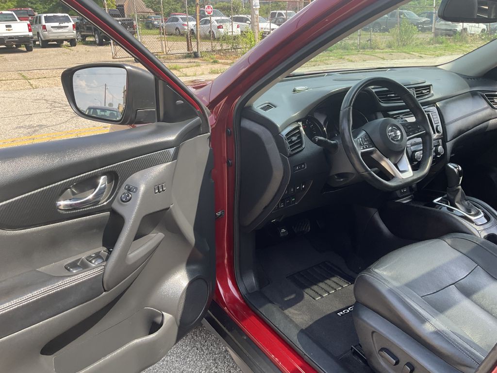 2018 Nissan Rogue Image 15