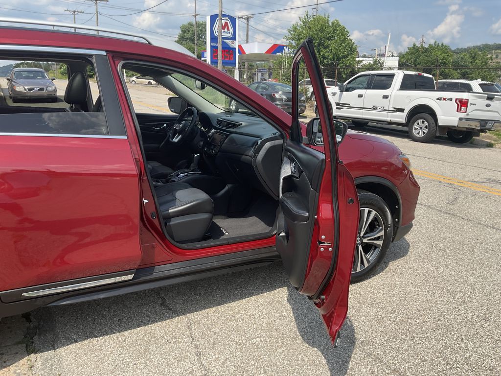 2018 Nissan Rogue Image 16