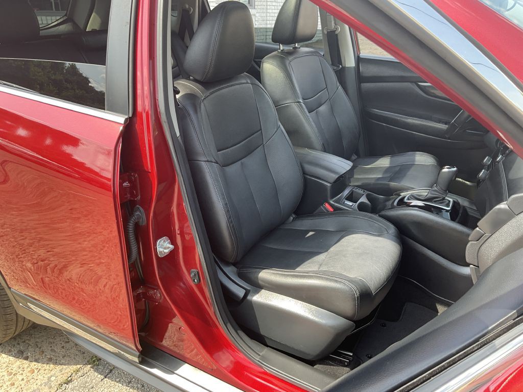 2018 Nissan Rogue Image 17