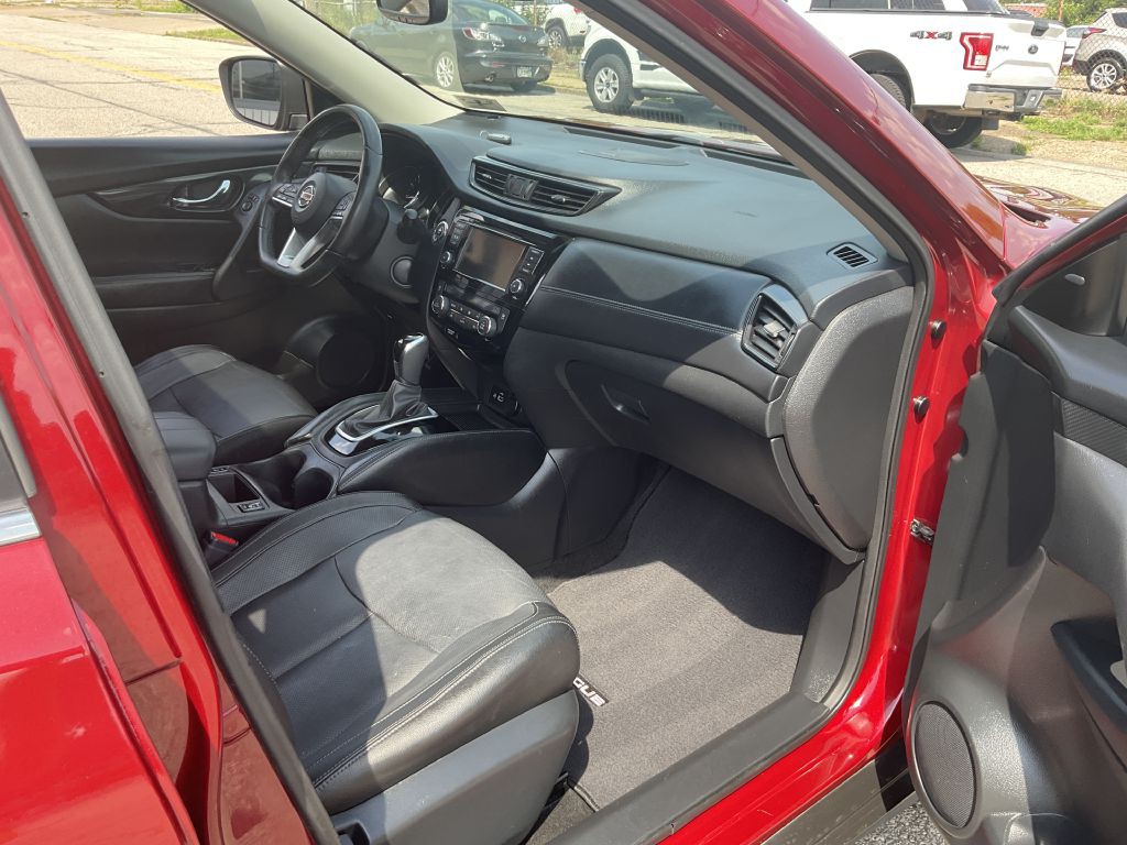 2018 Nissan Rogue Image 18