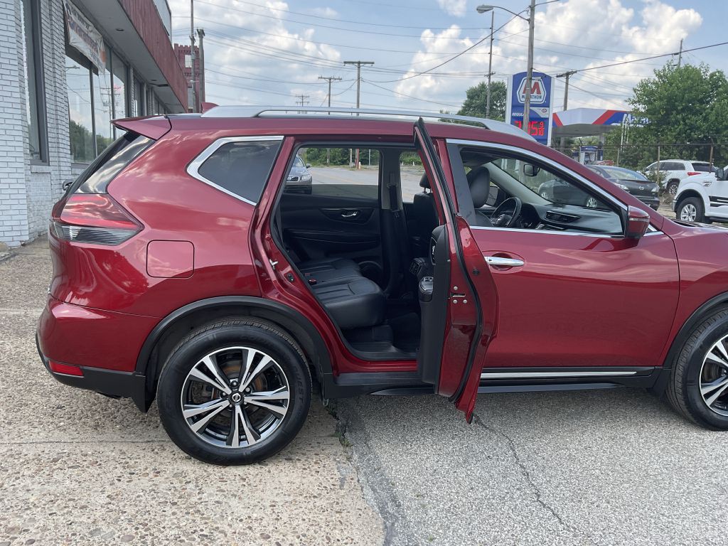 2018 Nissan Rogue Image 25