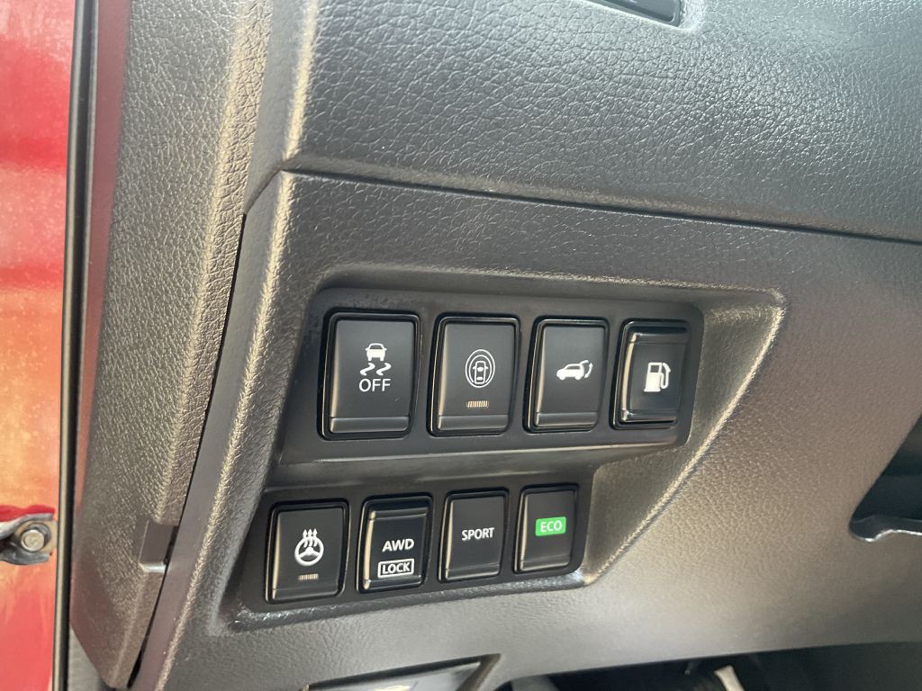 2018 Nissan Rogue Image 32