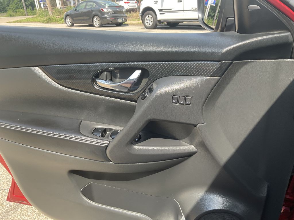 2018 Nissan Rogue Image 33