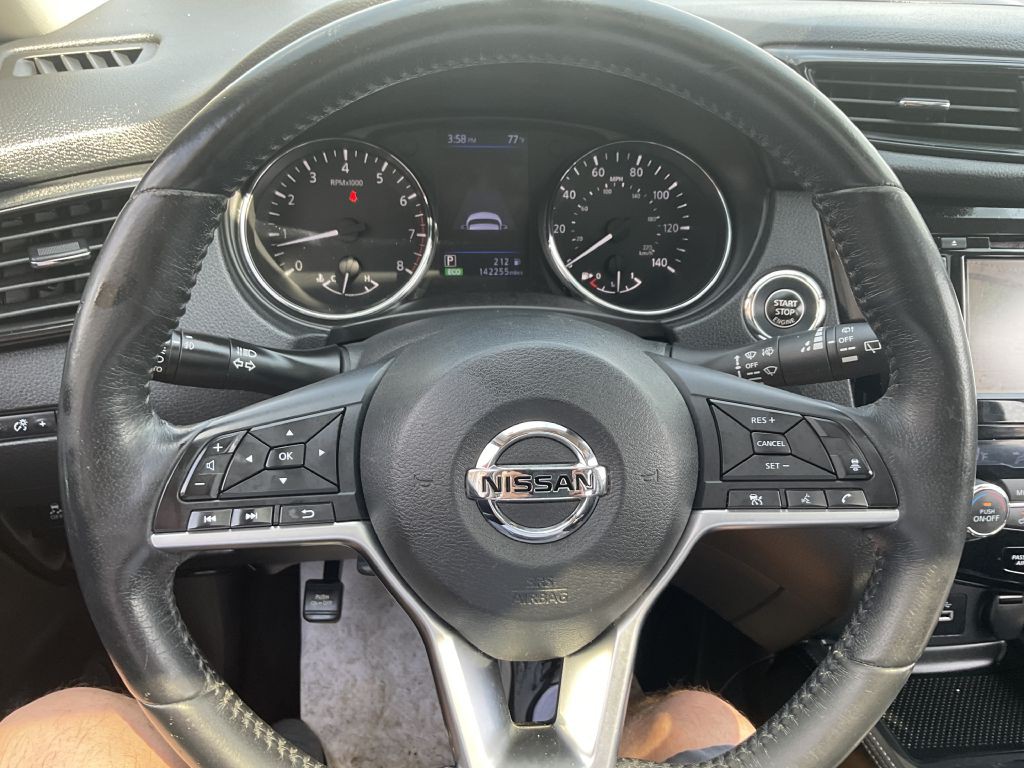 2018 Nissan Rogue Image 38